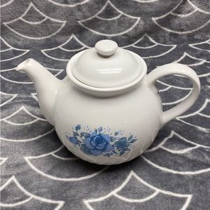 Beautiful vintage corelle by Corning blue velvet rose teapot